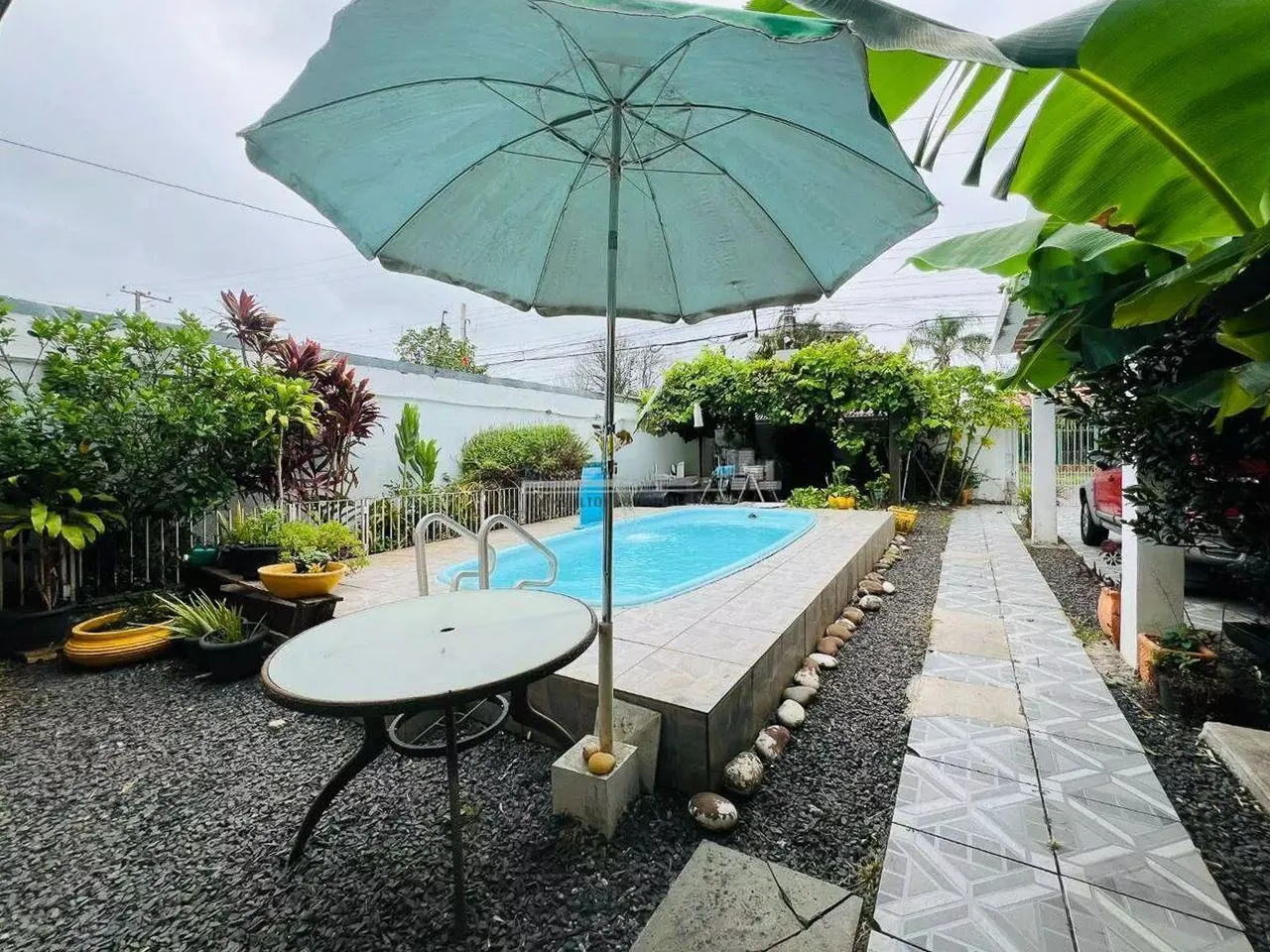 Imagem Casa com churrasqueira / Piscina