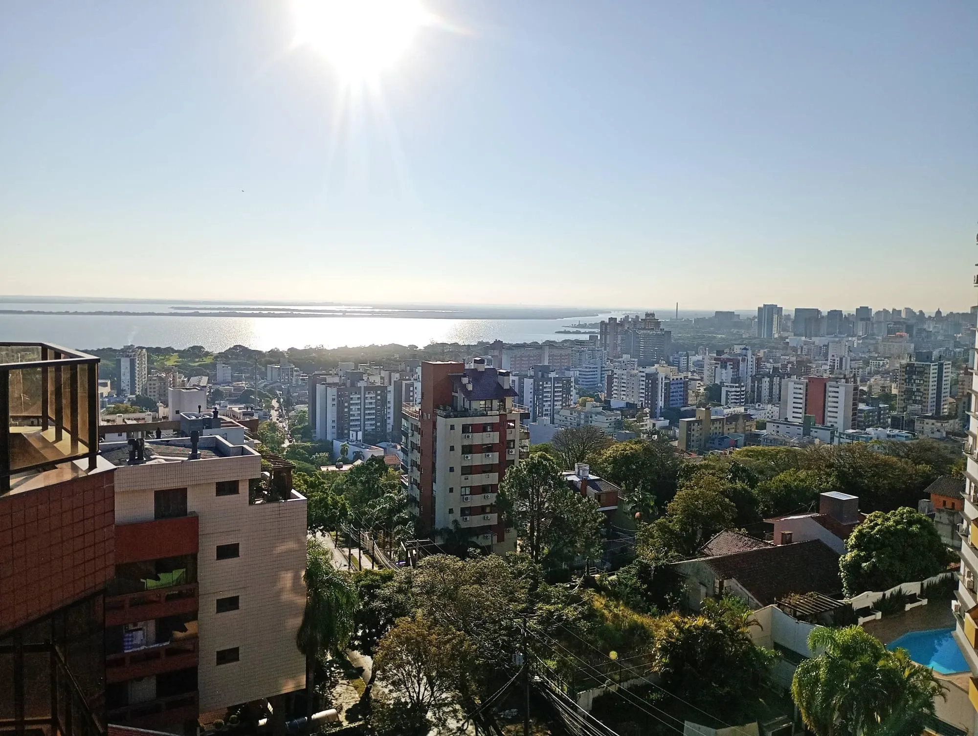Imagem Cobertura com vista para o Guaíba, suíte e 2 vagas