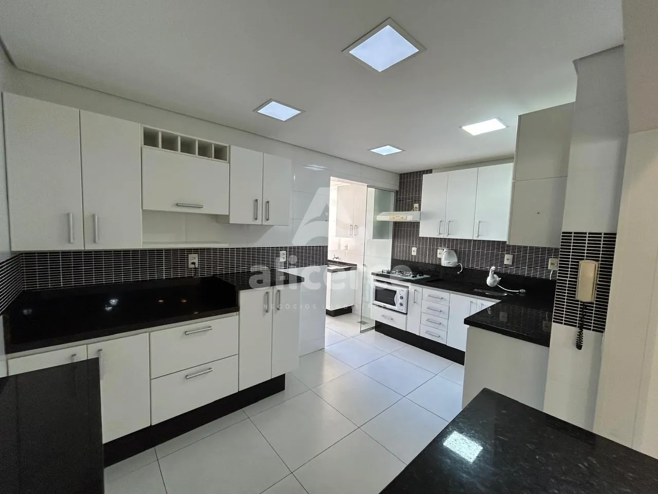 Foto do imóvel Apartamento à venda com 3 quartos 1 suíte, 92m² em Carvoeira Florianópolis em Rua Capitão Romualdo de Barros, 694 - Carvoeira, Florianópolis - SC