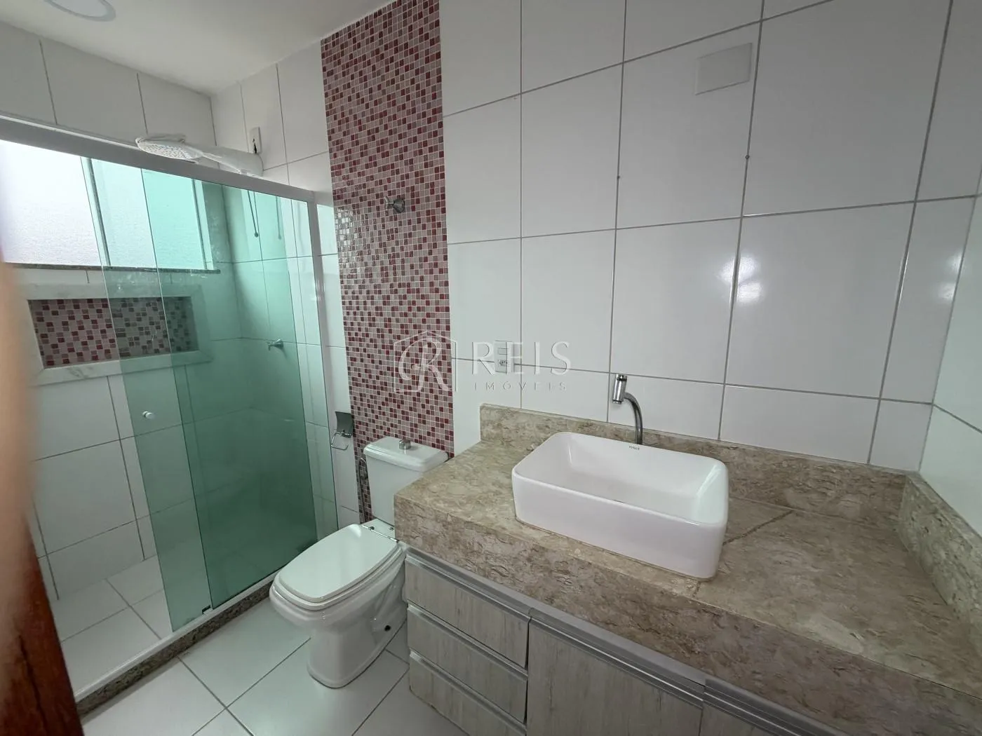 Imagem Casa para Venda em Rio das Ostras, Chácara Mariléa, 3 dormitórios, 1 suíte, 4 banheiros, 2 vagas