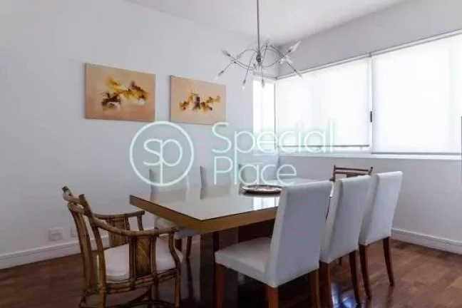 Imagem Amplo apartamento à venda com 3 quartos, sendo 3 suítes, e 4 banheiros no total. Este apartamento ...