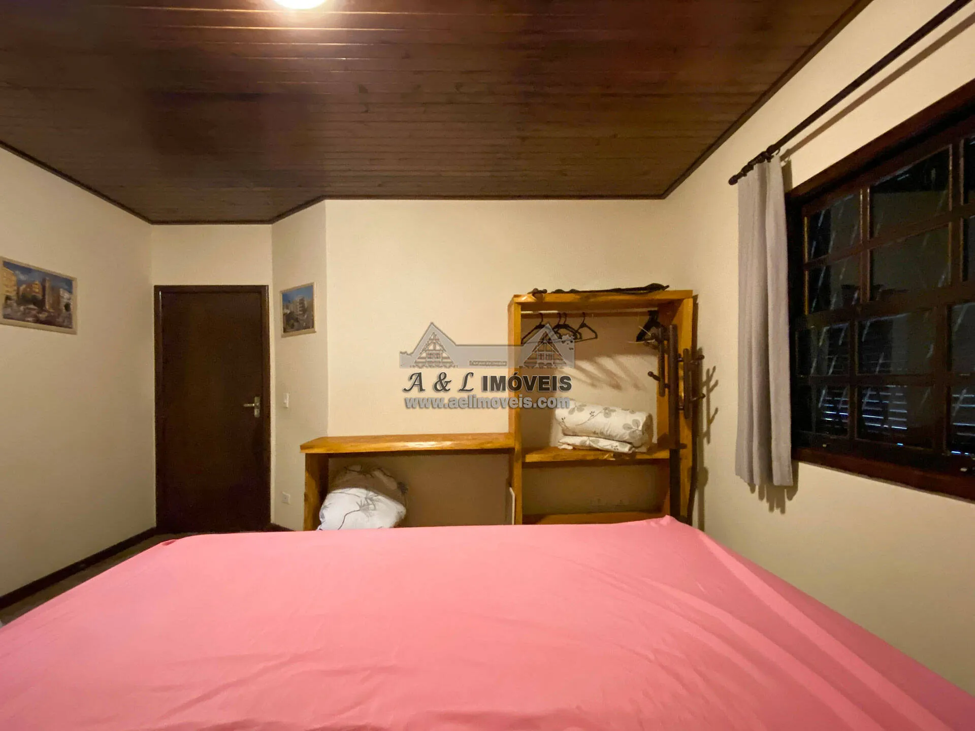 Imagem Casa à venda em Campos do Jordão - Belo imóvel com 3 dormitórios