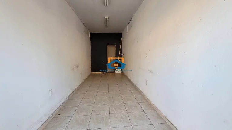 Imagem Casa grande com pontos de Comércio a venda no bairro Veraneio em Santana do Paraíso.