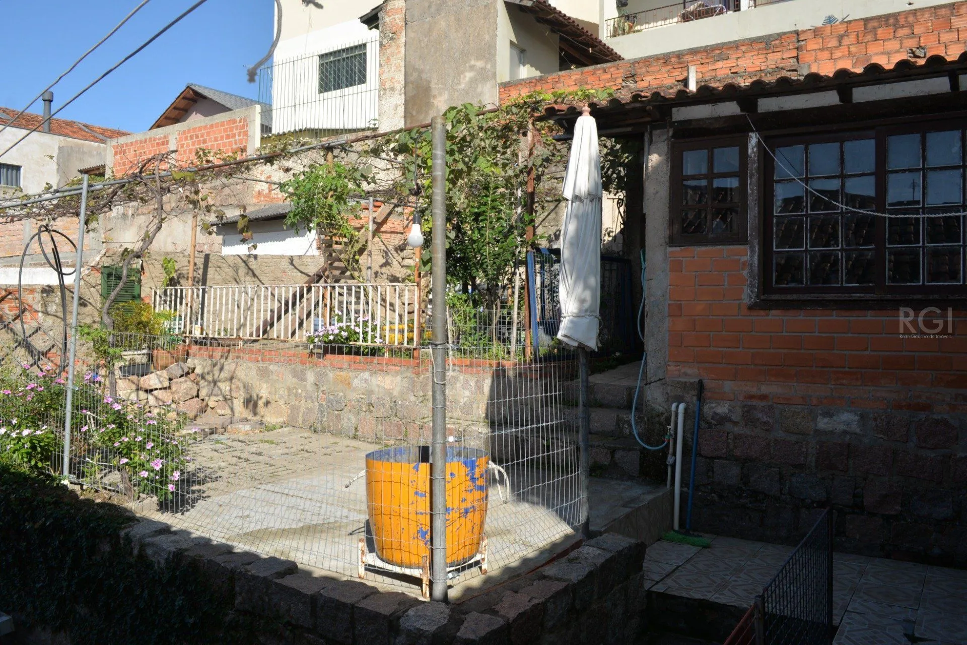 Imagem Sobrado para Venda - 168m², 4 dormitórios, 6 vagas - Jardim Sabará