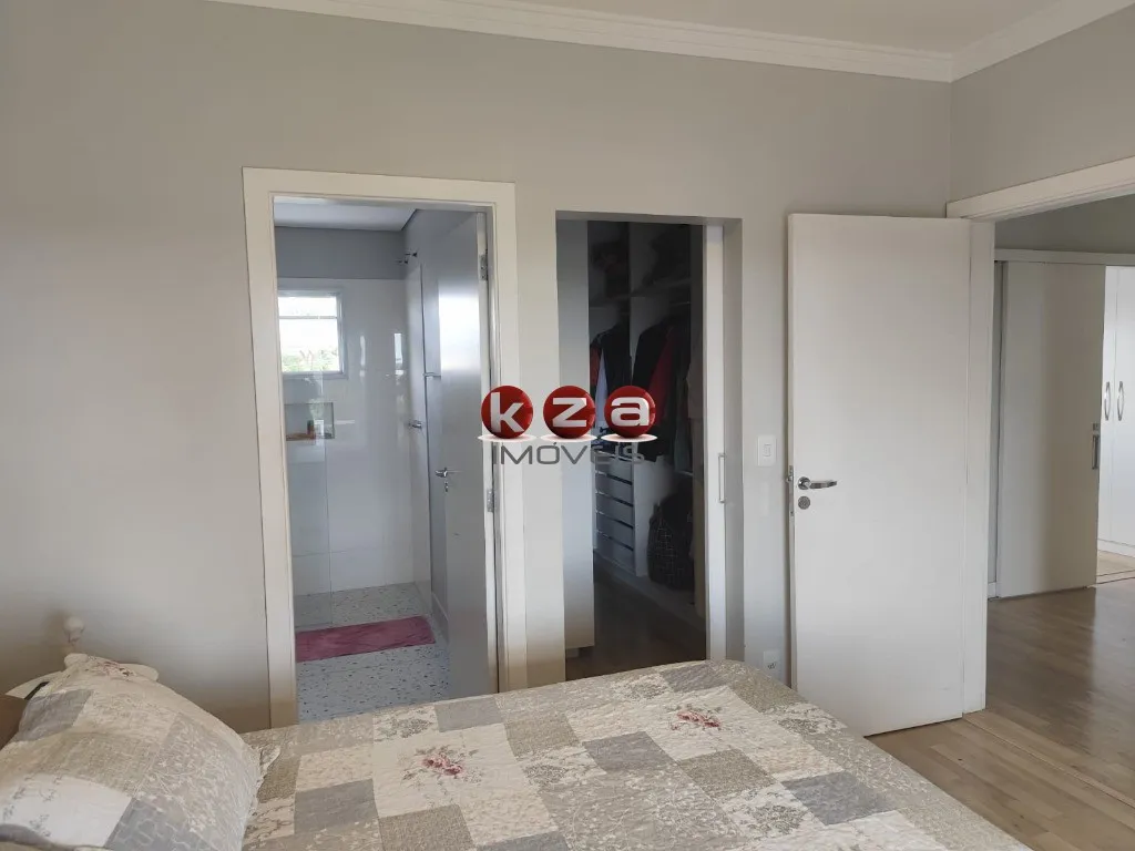 Imagem Imperdível! LInda Casa em condomínio na cidade de Valinhos-SP, : 3 quartos, 1 suíte, 2 salas, 2 banheiros, 2 vagas de garagem, 210m².
