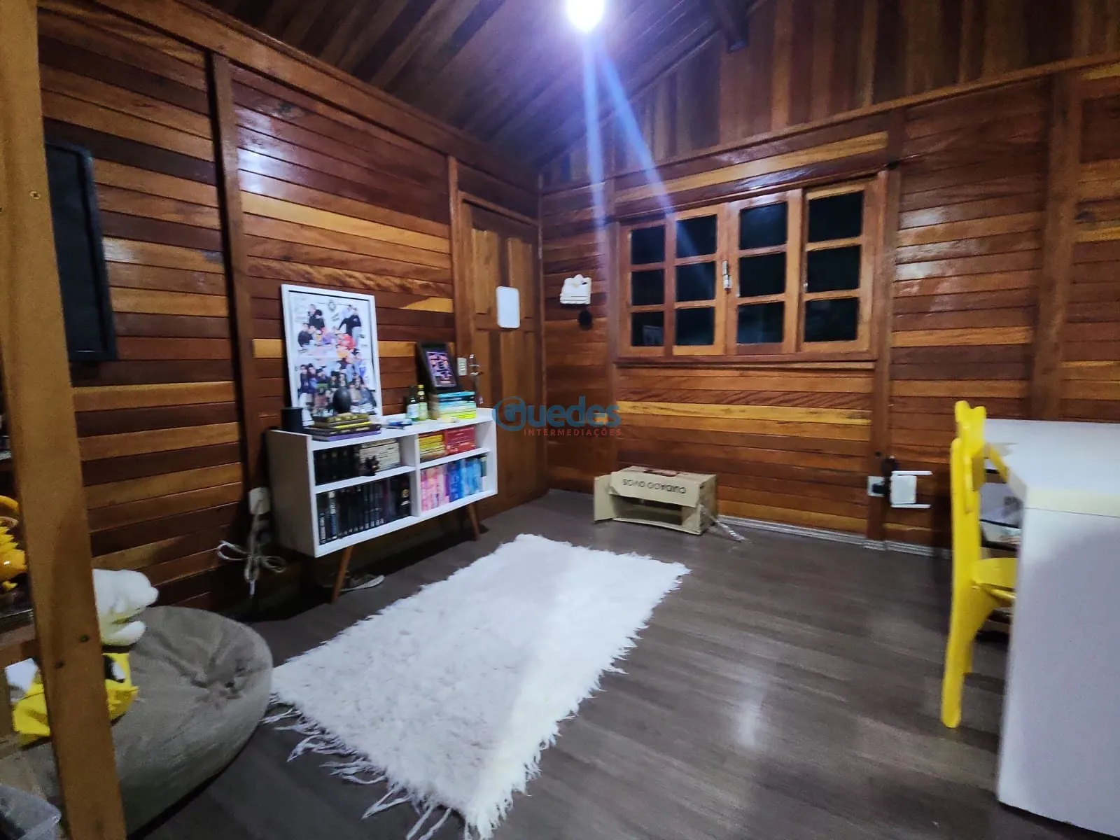Imagem Casa em Embu das Artes, com 3 casas e 210m² por R$1.050.000 - Embu das Artes.