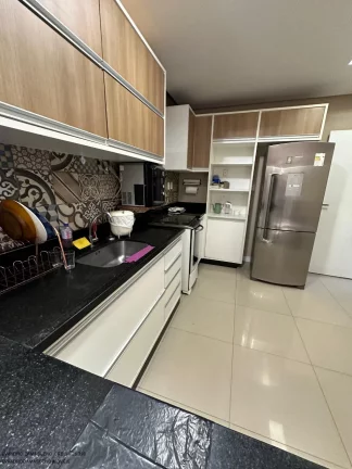 Imagem Alugue uma casa de luxo em condomínio exclusivo em Catu de Abrantes, Camaçari-BA! 5 quartos, 5 suítes, 3 salas, 2 banheiros, 2 vagas de garagem e 300m² de área.