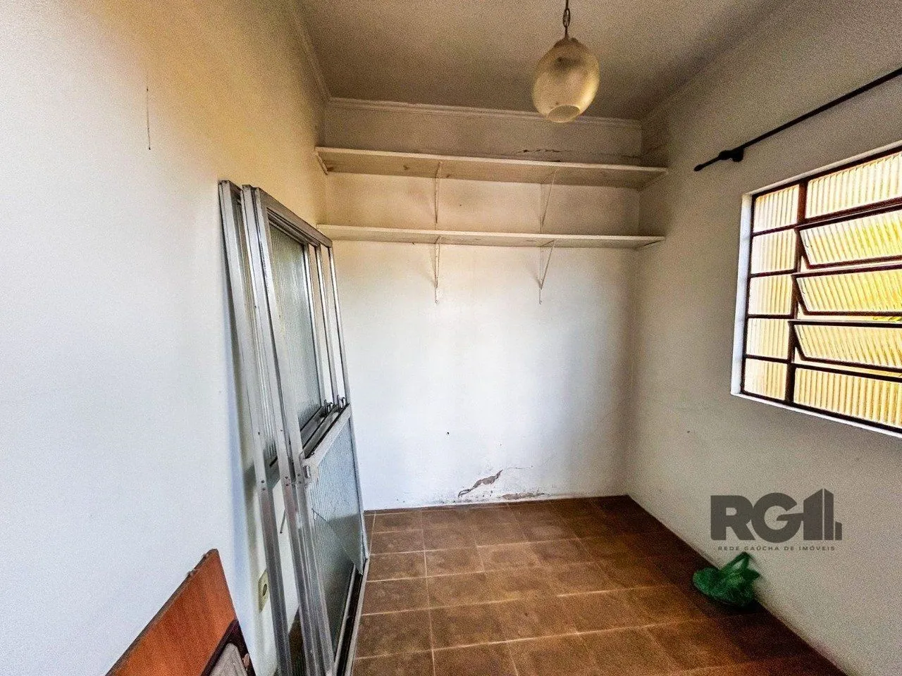 Imagem Casa com 2 salas comerciais, 3 quartos, vaga de garagem churrasqueira, suíte, no bairro Cavalhada, Porto Alegre/RS