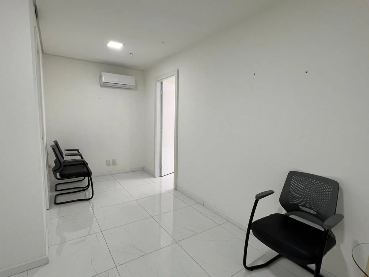 Imagem Sala comercial com 44 m2 a venda no Trend Nova Carlos Gomes.