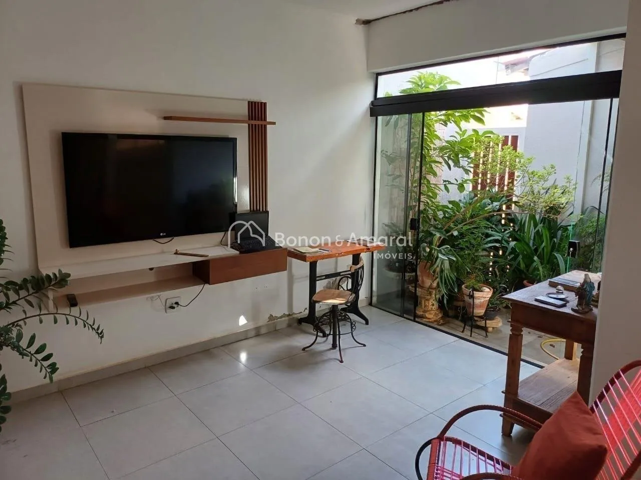 Imagem Casa com 4 Quartos e 6 banheiros à Venda, 240 m² por R$ 960.000
