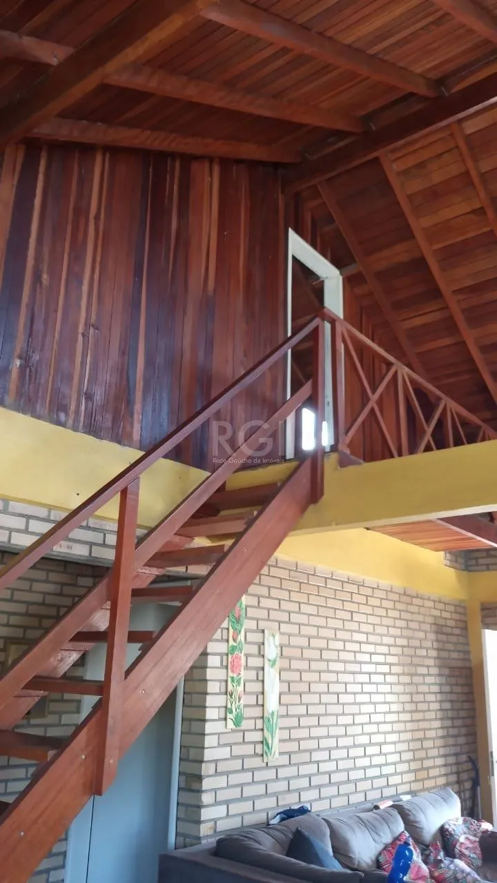 Imagem Casa com 3 dormitórios no bairro Olaria em Canoas