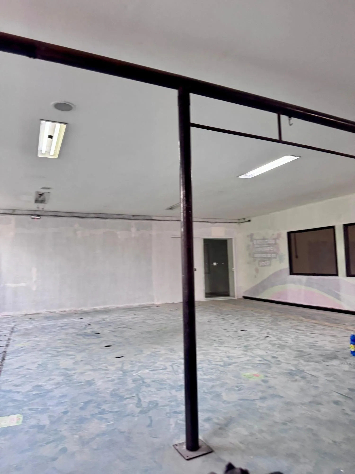 Imagem MÁFFER IMÓVEIS ALUGA PRÉDIO COMERCIAL - 850m² DE ÁREA PRIVATIVA Excelente localização, próximo à Av. Assis Brasil
