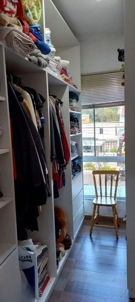Imagem Casa com 2 dormitórios no bairro Hípica