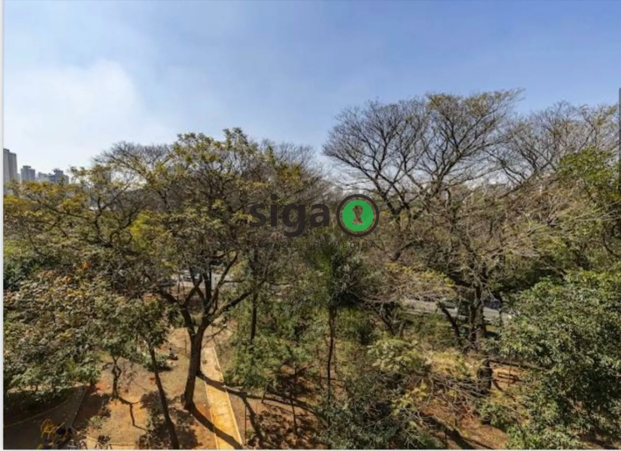 Imagem Apto com 142m² à Venda no Campo Belo, com 2 suites, sendo a máster com closet, 2 vagas, Mobiliado