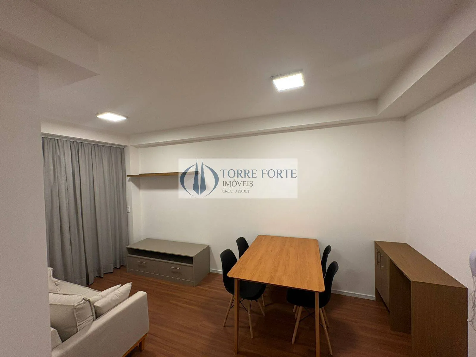 Imagem Apartamento Mobiliado com 2 Dormitórios e Varanda no Belém