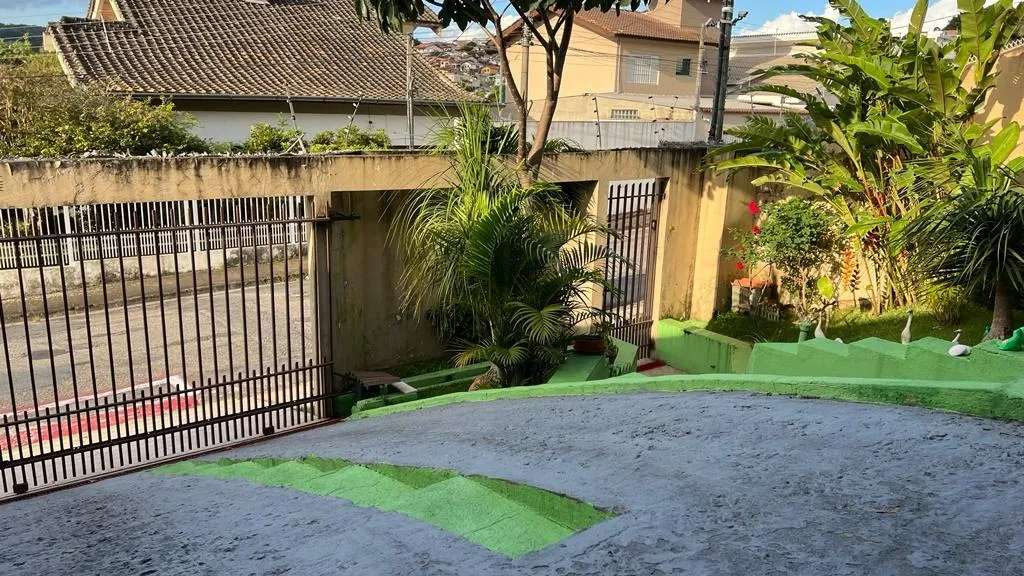 Imagem Charmosa Casa no Coração de Piedade - Conforto e Elegância em Cada Detalhe