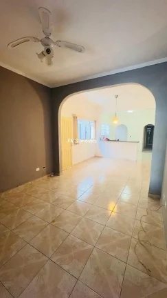 Imagem Imperdível oportunidade: Casa à venda na Guilhermina, Praia Grande-SP! 2 quartos, 1 sala, 2 banheiros, 1 vaga, 125m².