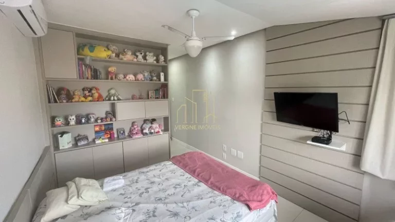 Imagem Excelente casa em condomínio fechado com três suítes e espaço gourmet a venda na Praia do Flamengo