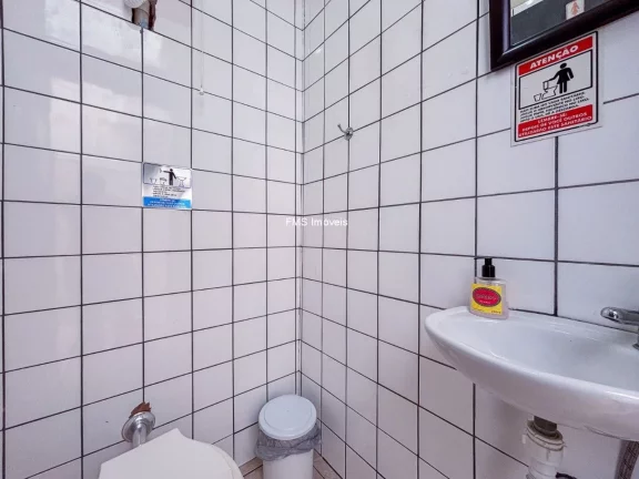 Imagem Excelente Casa Comercial à Venda na Vila Romana, São Paulo-SP: 11 Salas, 4 Banheiros, 196m² de Área!