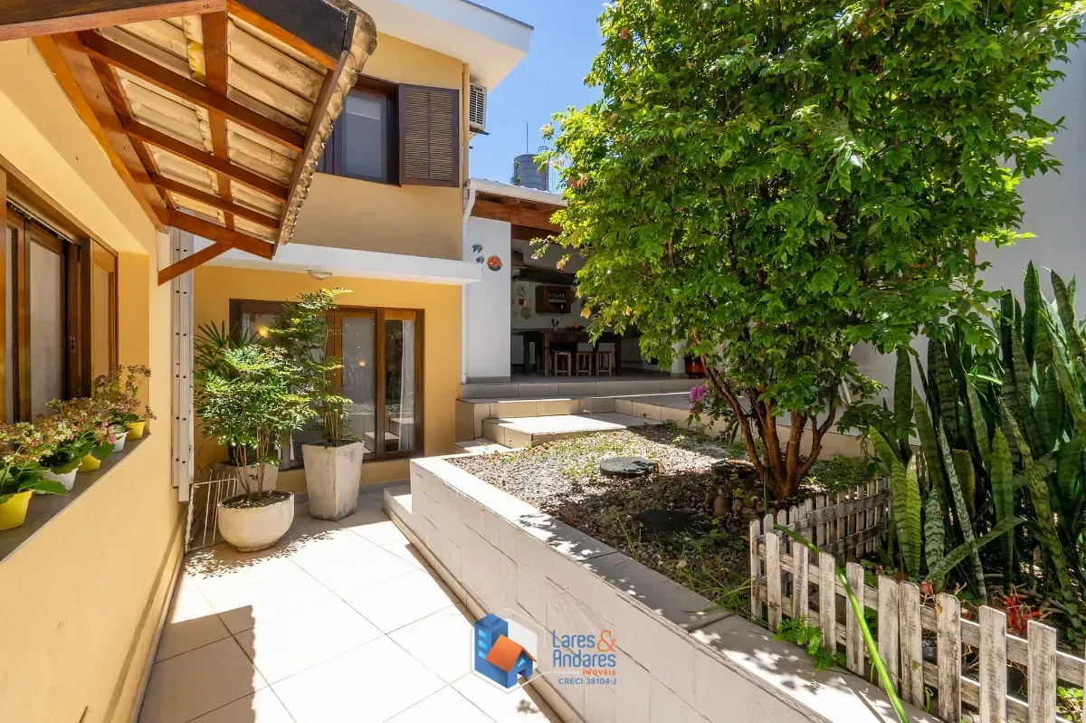 Imagem Casa para venda em Rolinópolis com 4 quartos, sendo 1 suíte, 240m²