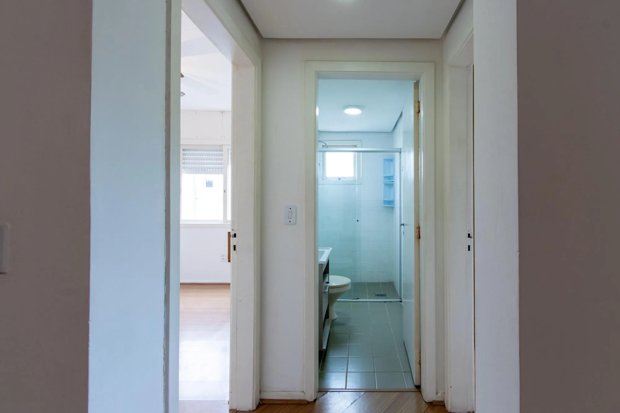 Imagem Cobertura com 137m², no Bairro Cristal, de 2 dormitórios, sento uma suíte, ampla sacada, churrasqueira, vista panorâmica, vaga coberta.