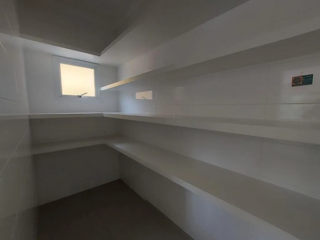 Imagem Casa Sobrado de 489m² de Terreno Localizado no Jardim Residencial Village Vert!