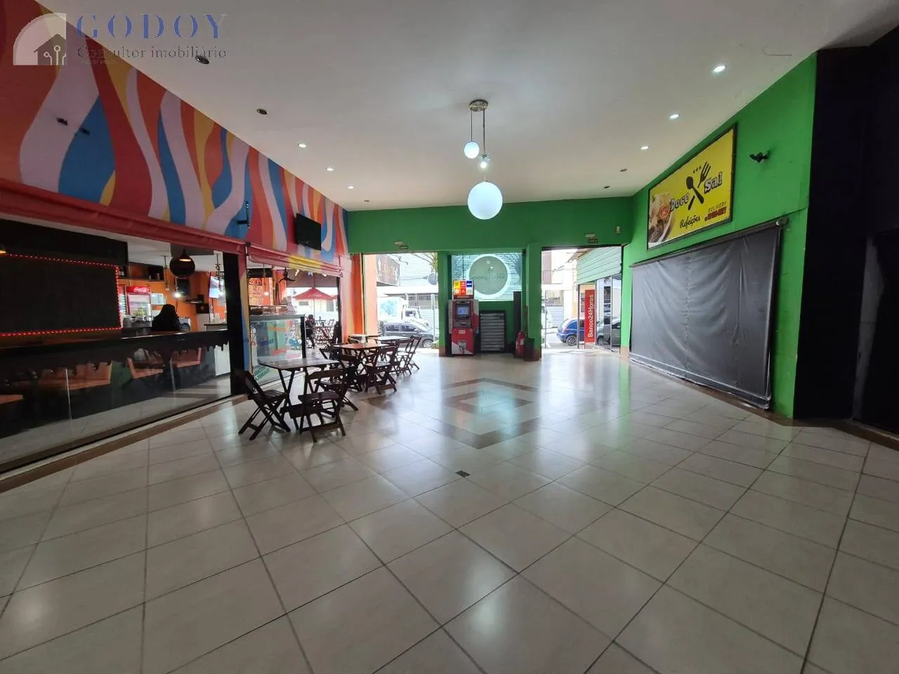 Foto do imóvel Investimento: Centro Comercial com 28 Lojas e Piso Superior Privado