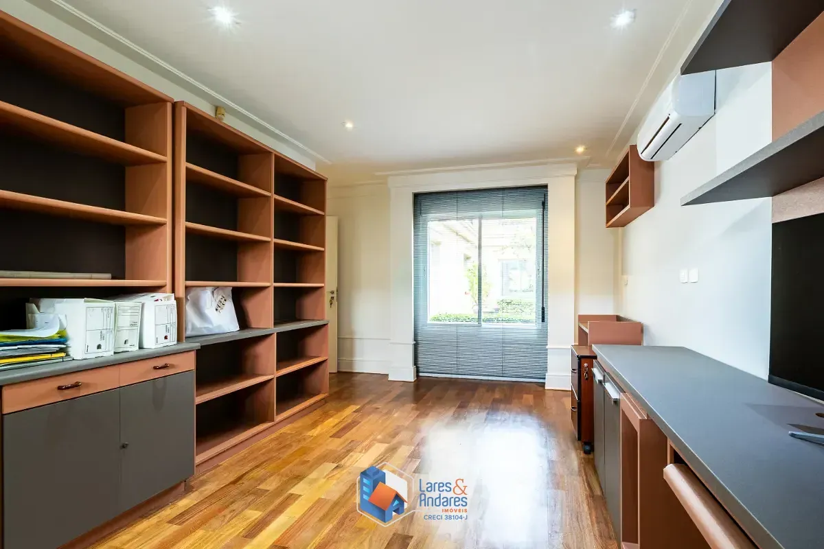 Imagem Sobrado para venda em Indianópolis com 5 quartos, sendo 5 suítes, 662m²