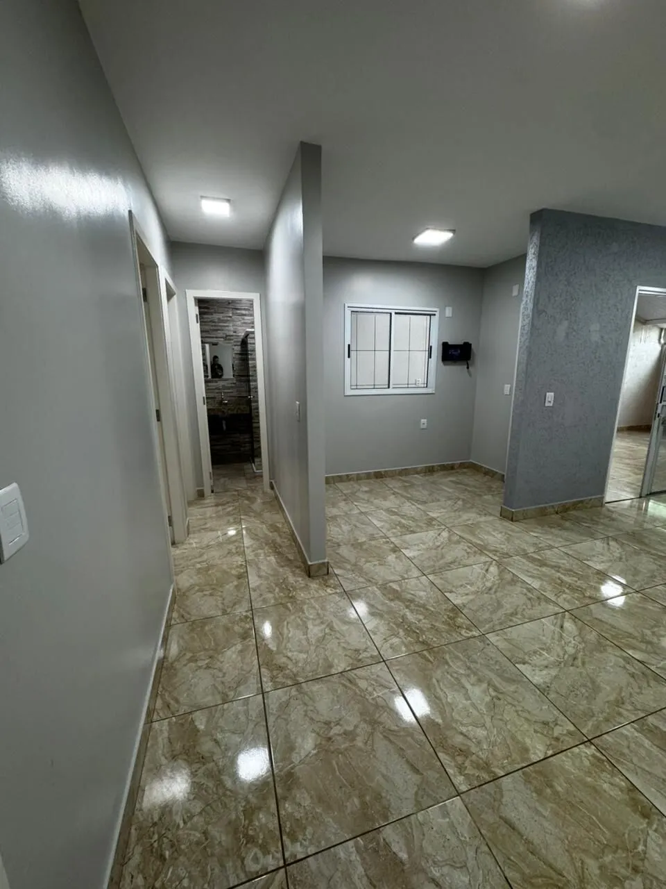 Imagem Casa térrea em condomínio. 2 quartos com 2 vagas.