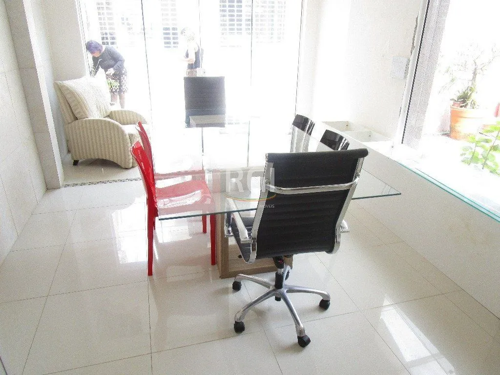 Imagem Casa para Venda - 227m², 4 dormitórios, 1 vaga - Menino Deus
