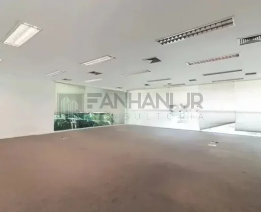 Imagem Casa Comercial para Locação no Jardim Europa, São Paulo-SP: 6 Salas, 4 Banheiros, 10 Vagas de Garagem, 1.003m² de Área.