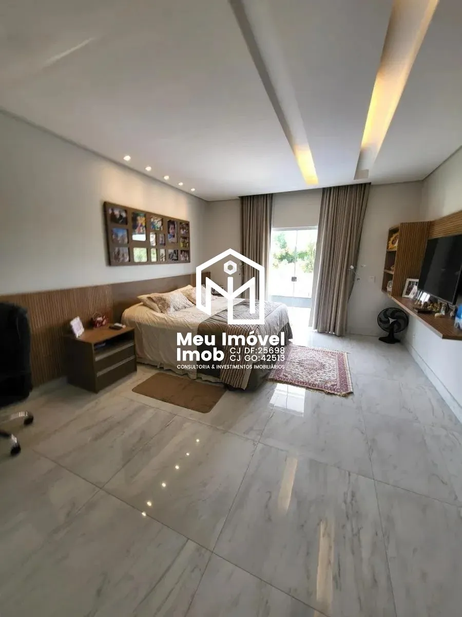 Imagem Casa 4 Quartos 4 Suítes 5 Vagas 900m² Útil 530 m² Lazer
