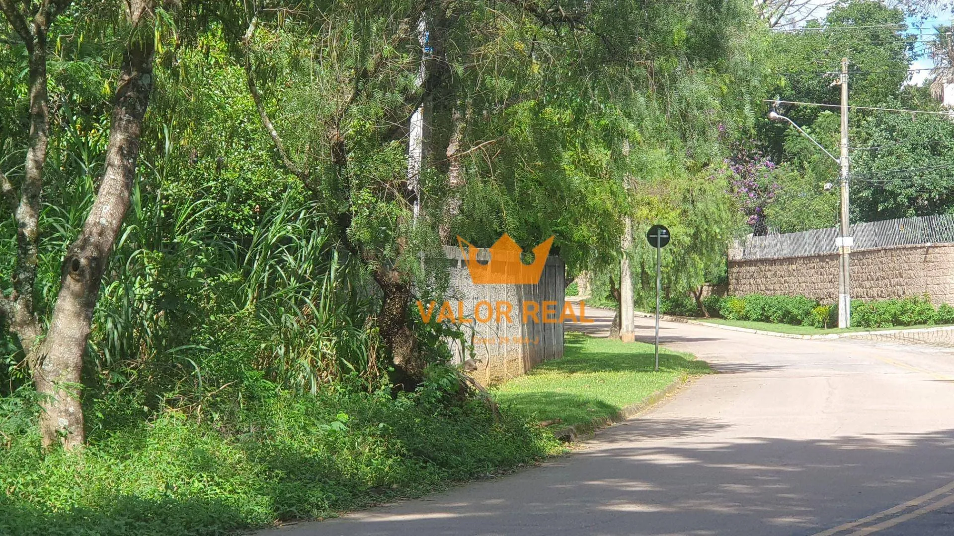 Imagem Terreno alto padrão AT 2.054 m², em rua com total segurança, sem taxa de condomínio. O melhor da Malota ao seu dispor, com o menor valor m2.