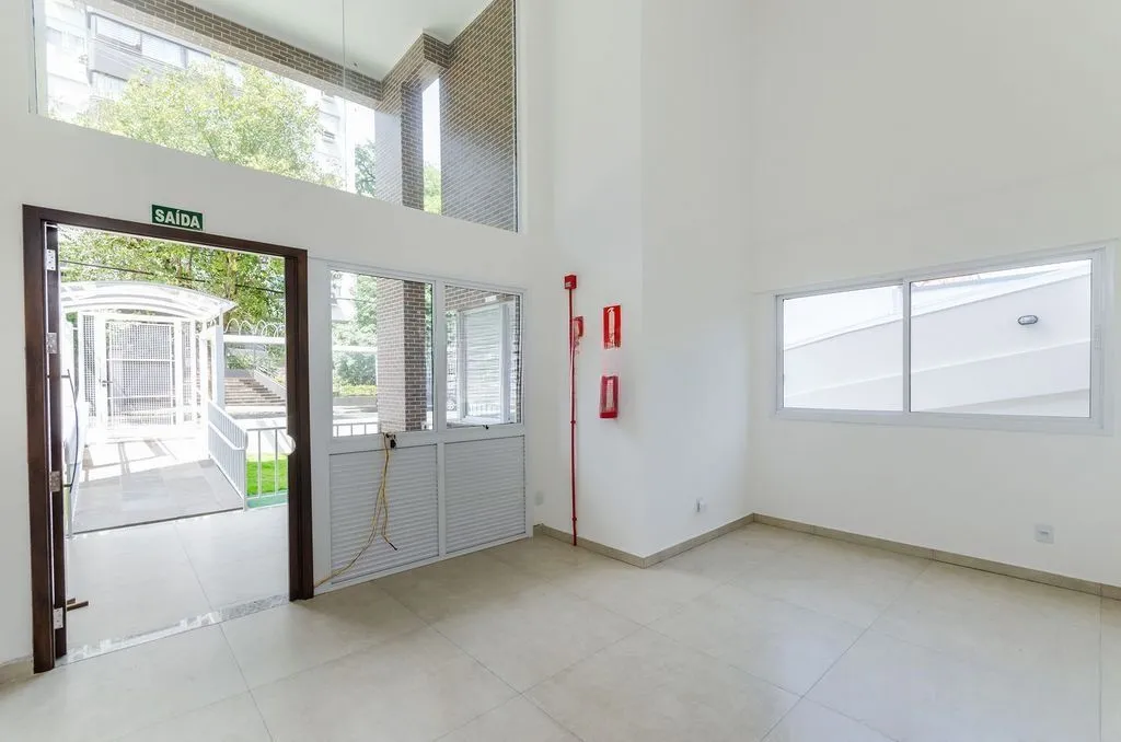 Imagem Apartamento pra investidor, 1 dormitório 51m², privativos 01 vaga locado. TOTALMENTE MOBILIADO R. Plácido de Castro - Azenha - Porto Alegre