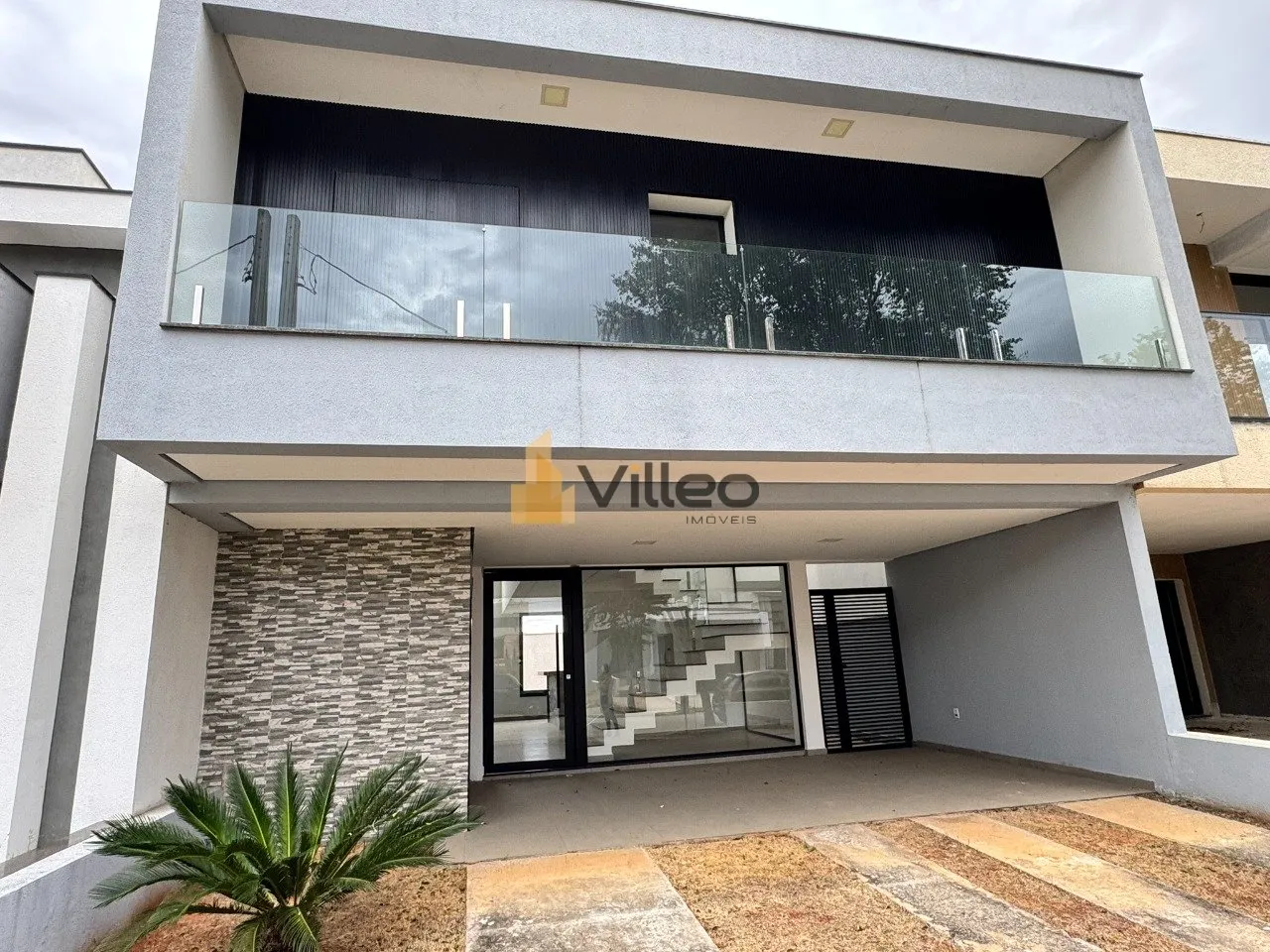 Imagem Descubra uma residência que redefine o conceito de morar bem. Esta casa térrea de 206 m², localiz...
