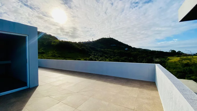 Imagem Casa de Luxo em Garopaba-SC, Ferraz: 2 Suítes, Piscina, Vista Mar, 280m² - Imperdível!