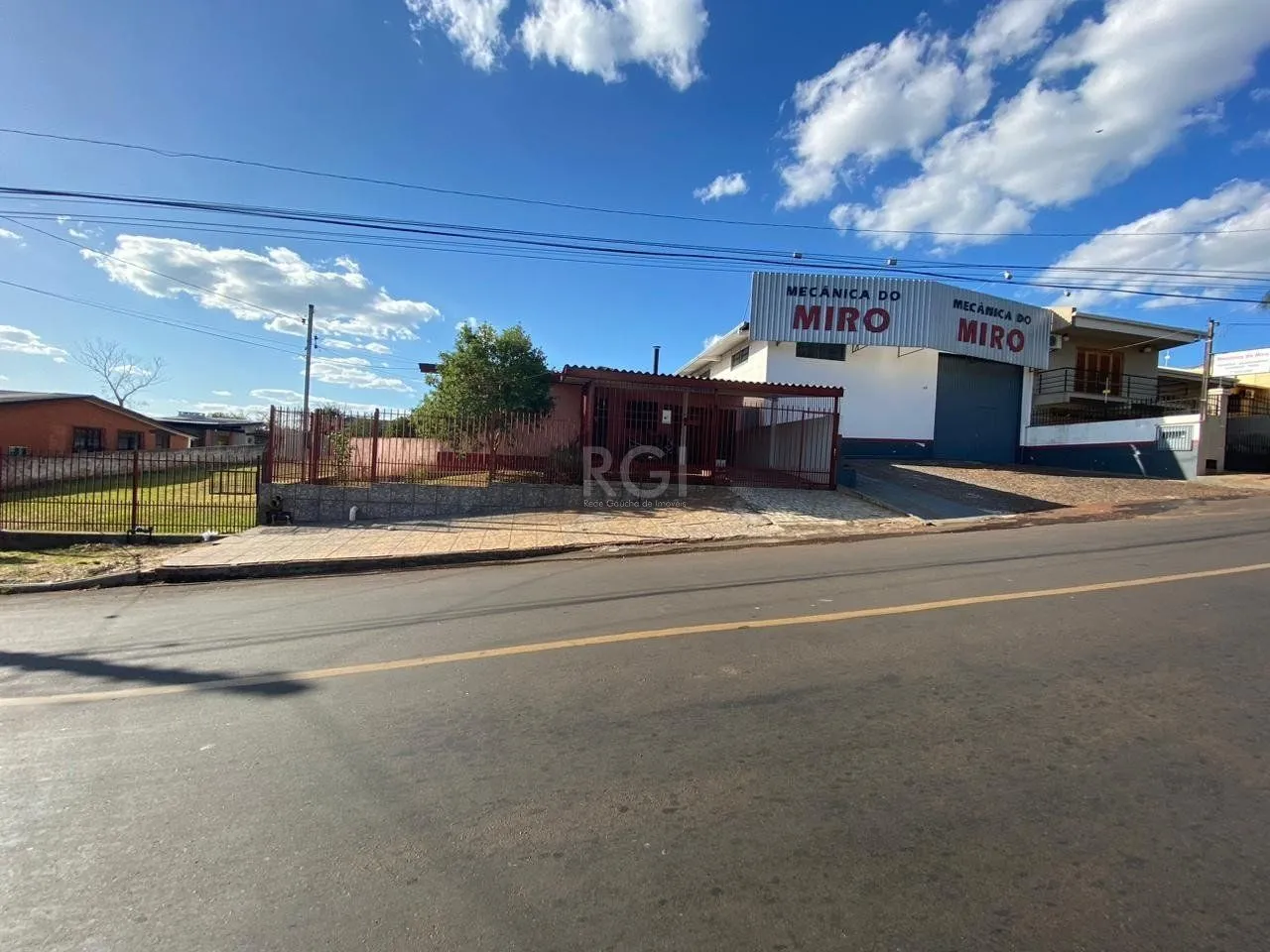 Imagem Casa com 3 quartos, 1 suíte, vaga, varanda, no bairro Hilda, Cruz Alta/RS