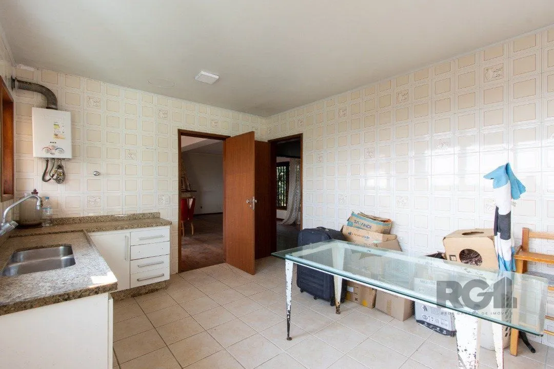 Imagem Casa para Venda - 361.95m², 4 dormitórios, sendo 2 suites, 3 vagas - Nonoai