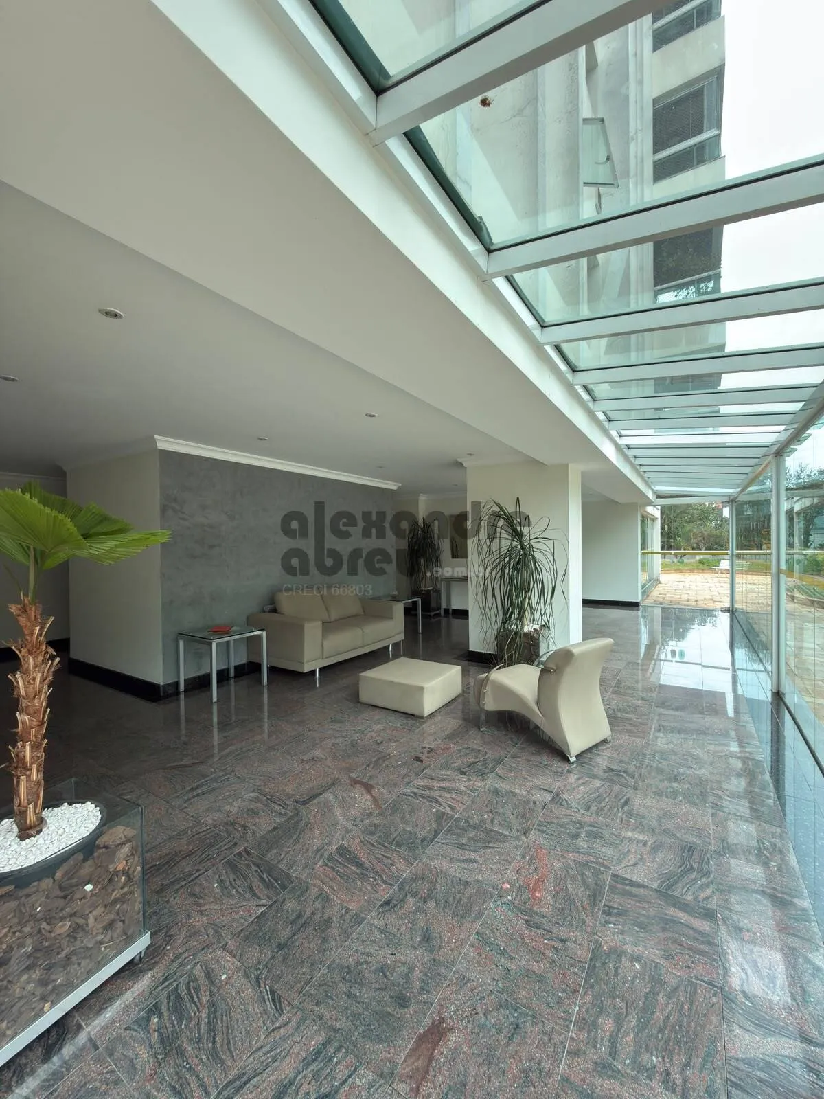 Imagem Apartamento com 2 dormitórios(1 suíte) 2 vagas em excelente localização.