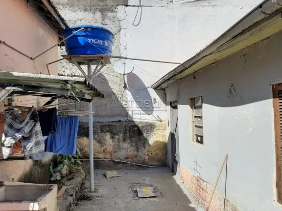 Imagem Terreno com 172 metros quadrados, com uma casa. Dimensão do terreno de 8x22 metros. Ótima localiza...