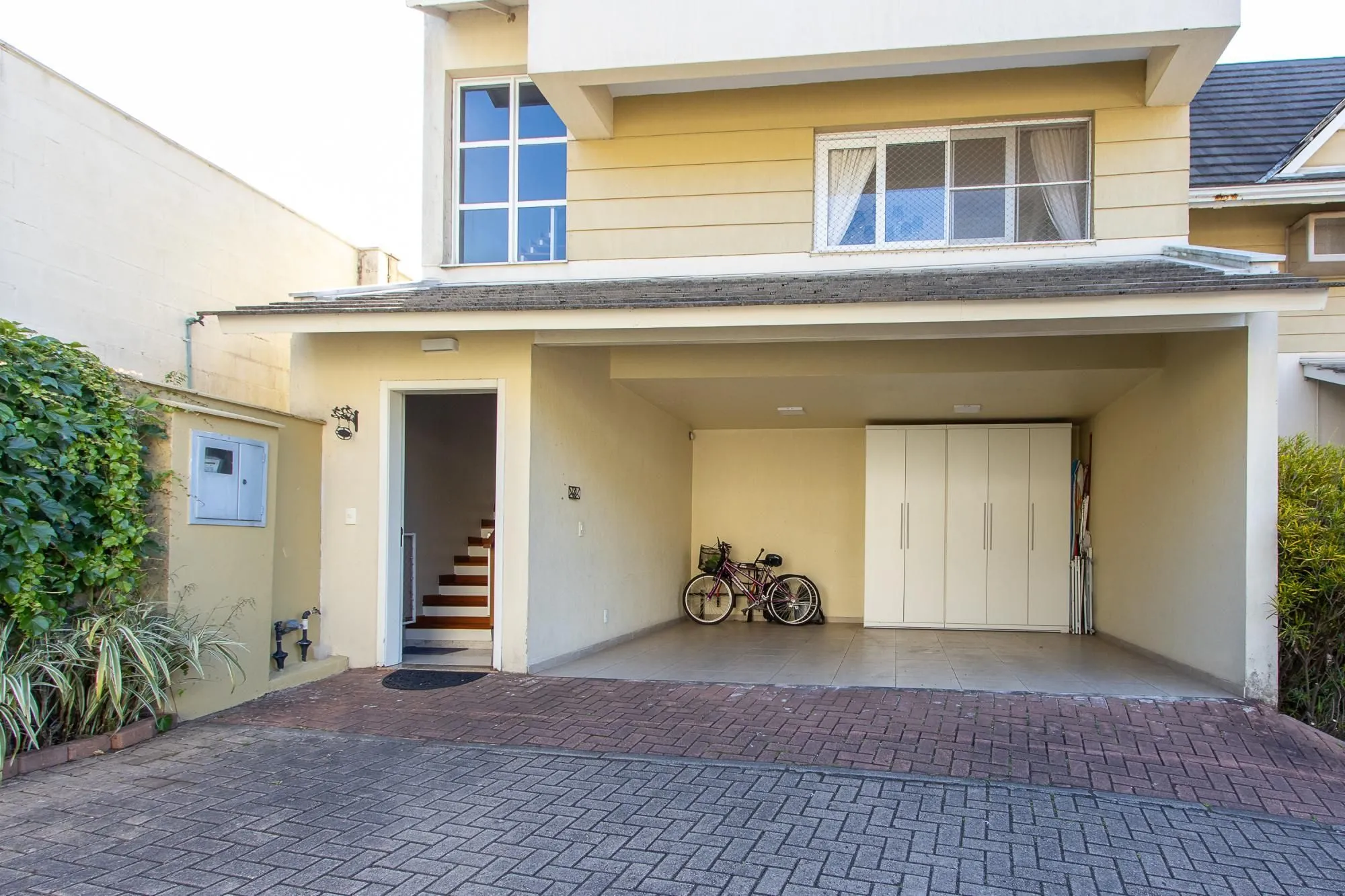 Imagem Casa condomínio | 3 dormitórios | 1 Suíte | 240,82 Privativos | 2 Vagas | Bairro Teresópolis