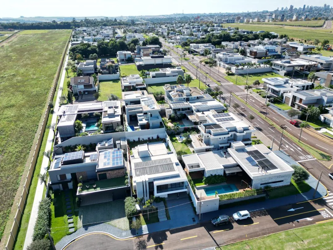 Imagem Sobrado de Luxo com Área de Lazer Completa Condomínio Treviso, Bairro Fag, Cascavel - Venda