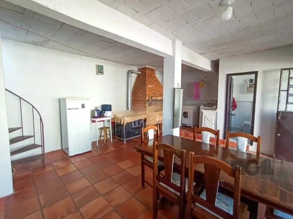 Imagem Casa com 3 quartos espaçosos, 2 banheiros bem distribuídos e 2 vagas de garagem