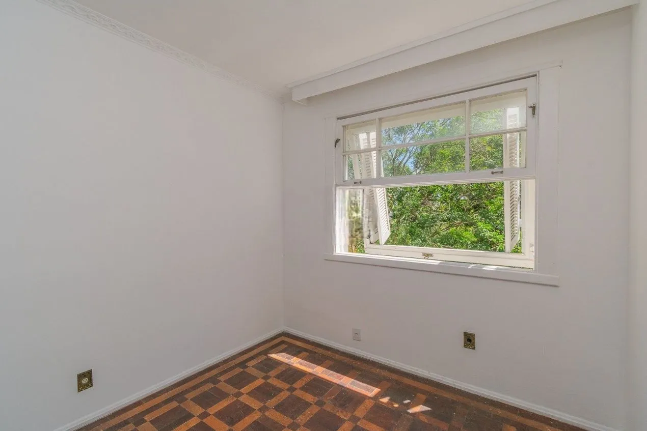Imagem Apartamento Amplo de Esquina com 93m² no Bairro Petrópolis