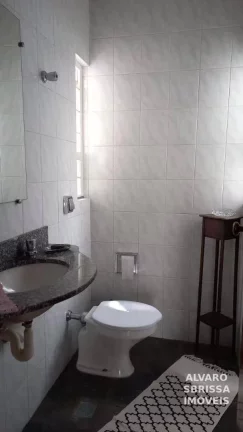 Imagem Casa Espaçosa com 3 Quartos, Suíte, Churrasqueira e Garagem para 4 Carros – Conforto e Praticidade para Sua Família!