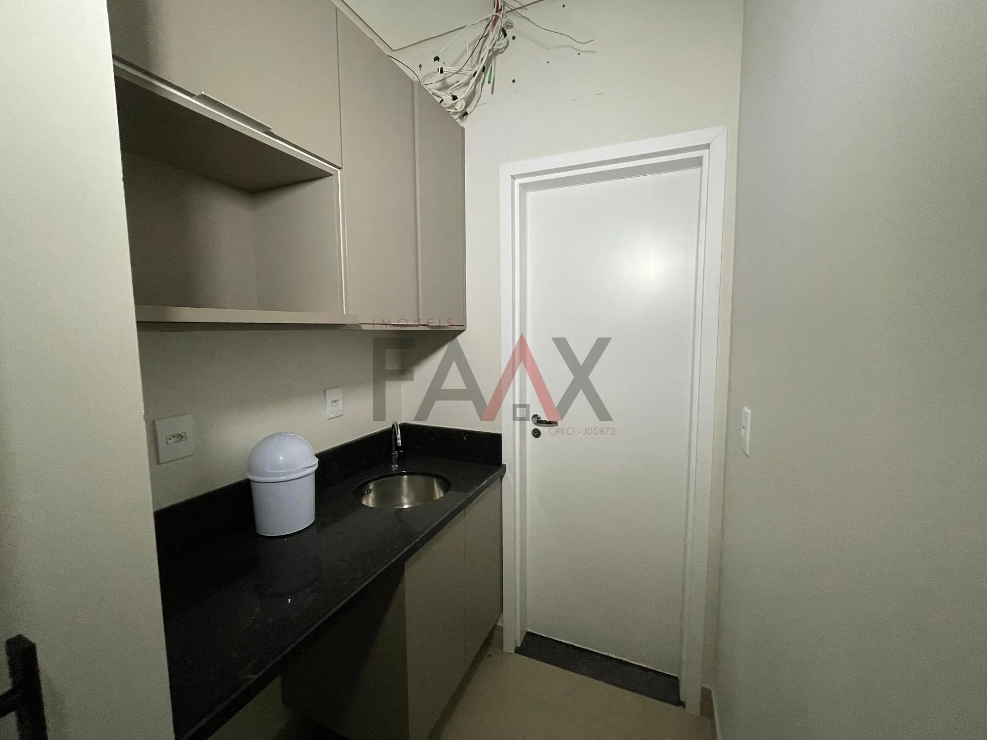 Imagem Sala Comercial Ampla no Térreo  Cidade dos Lagos.