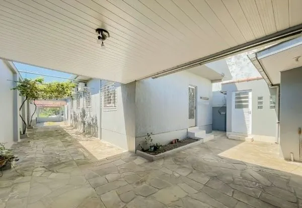 Imagem Casa no bairro Cavalhada de 3 dormitórios e 3 vagas