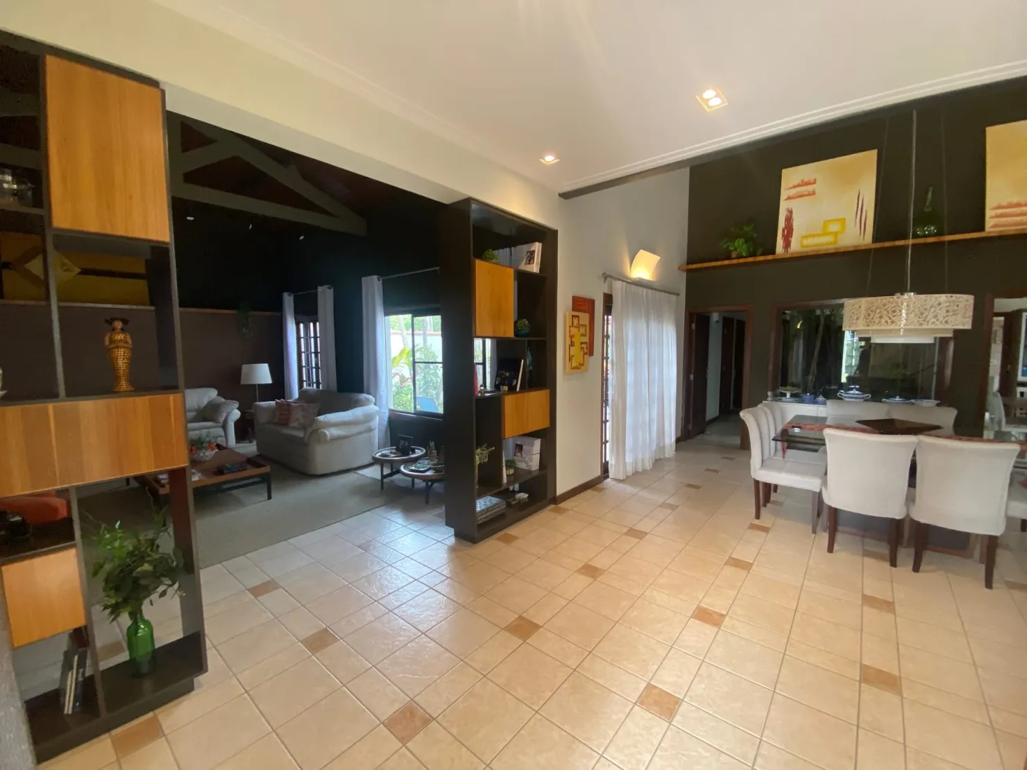 Imagem Casa à venda 3 Quartos, 1 Suite, 4 Vagas, 600M², Internacional Park, Guaratinguetá - SP