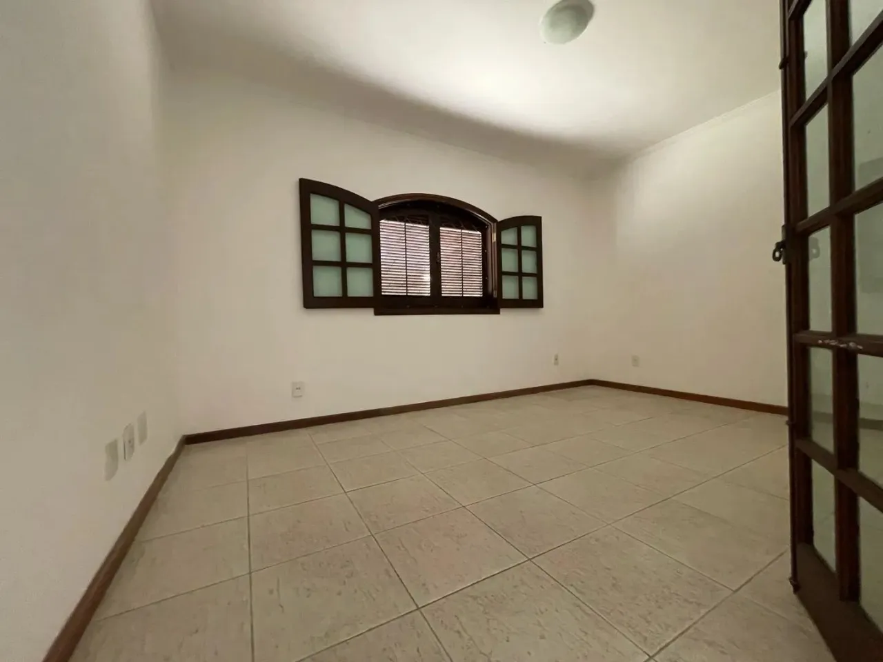 Imagem Casa para locação em Sorocaba-SP, Jardim Pagliato: 4 quartos, 2 suítes, 3 salas, 5 banheiros, 4 vagas, 460m²!