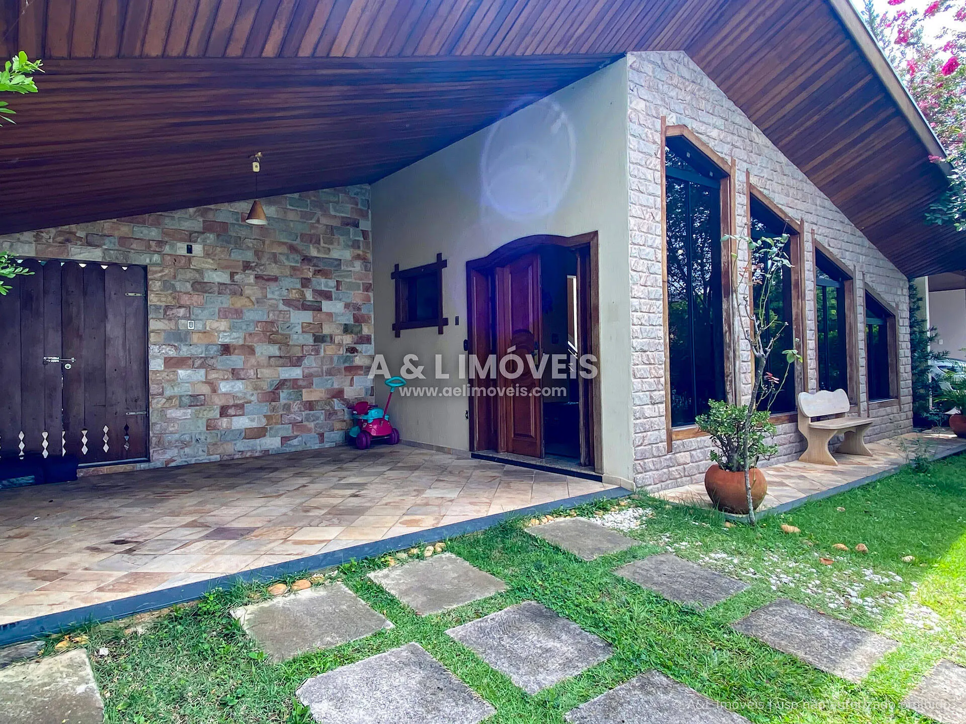 Imagem Casa à venda no Taubaté Village | 6 dormitórios e espaço gourmet